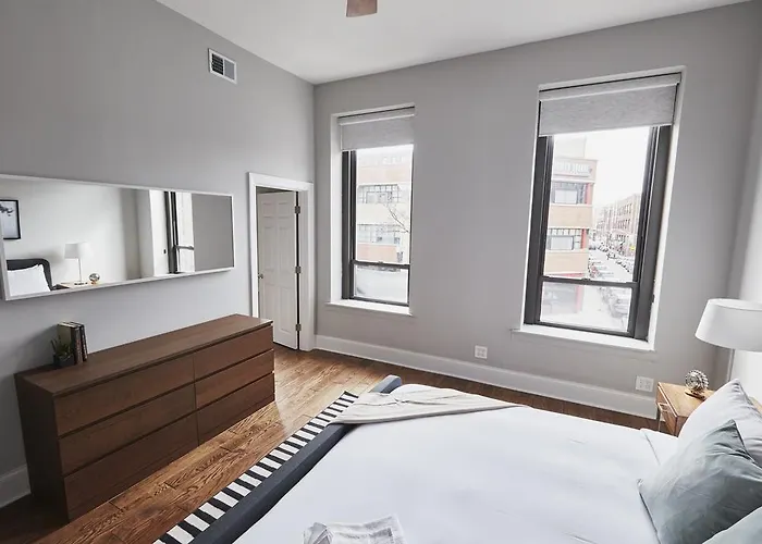 Sonder — North Wells — Stunning 3br * Chicago